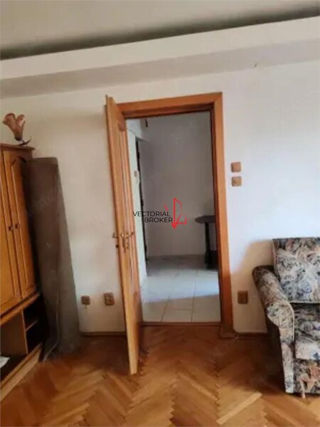 Basarabia, Diham, 2 camere semidecomandate, et. 3, bloc caramida, mobilat,