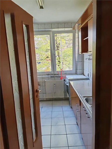 Basarabia, Diham, 2 camere semidecomandate, et. 3, bloc caramida, mobilat,