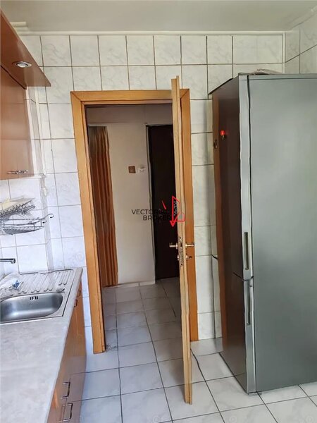 Basarabia, Diham, 2 camere semidecomandate, et. 3, bloc caramida, mobilat,