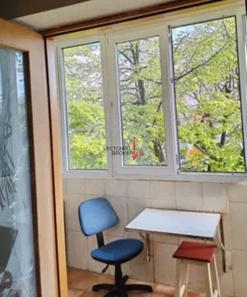 Basarabia, Diham, 2 camere semidecomandate, et. 3, bloc caramida, mobilat,